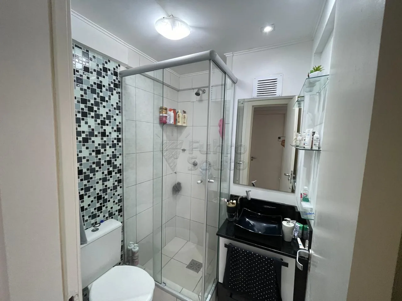 Comprar Apartamento / Padr&atilde;o em Pelotas R$ 259.000,00 - Foto 9
