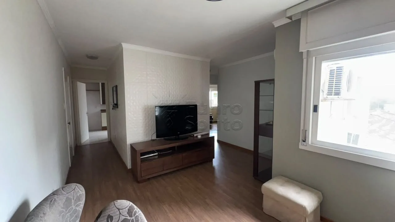 Comprar Apartamento / Padr&atilde;o em Pelotas R$ 300.000,00 - Foto 2