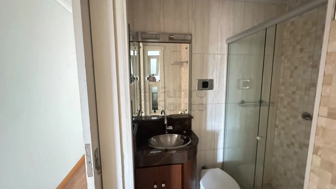 Comprar Apartamento / Padr&atilde;o em Pelotas R$ 300.000,00 - Foto 6