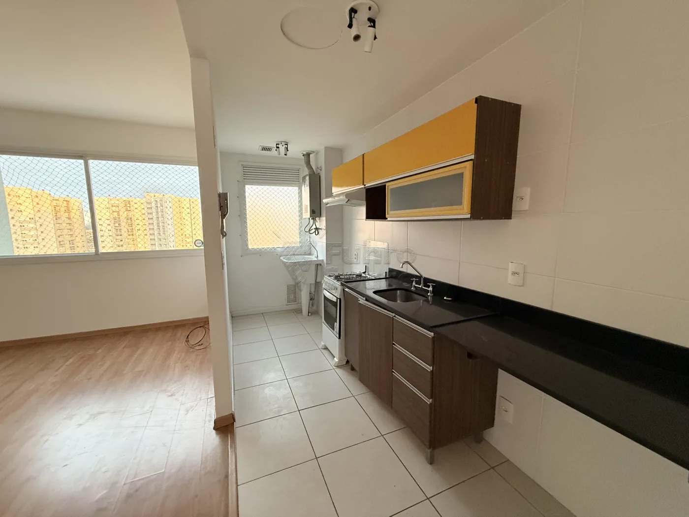 Comprar Apartamento / Padr&atilde;o em Pelotas R$ 360.000,00 - Foto 1