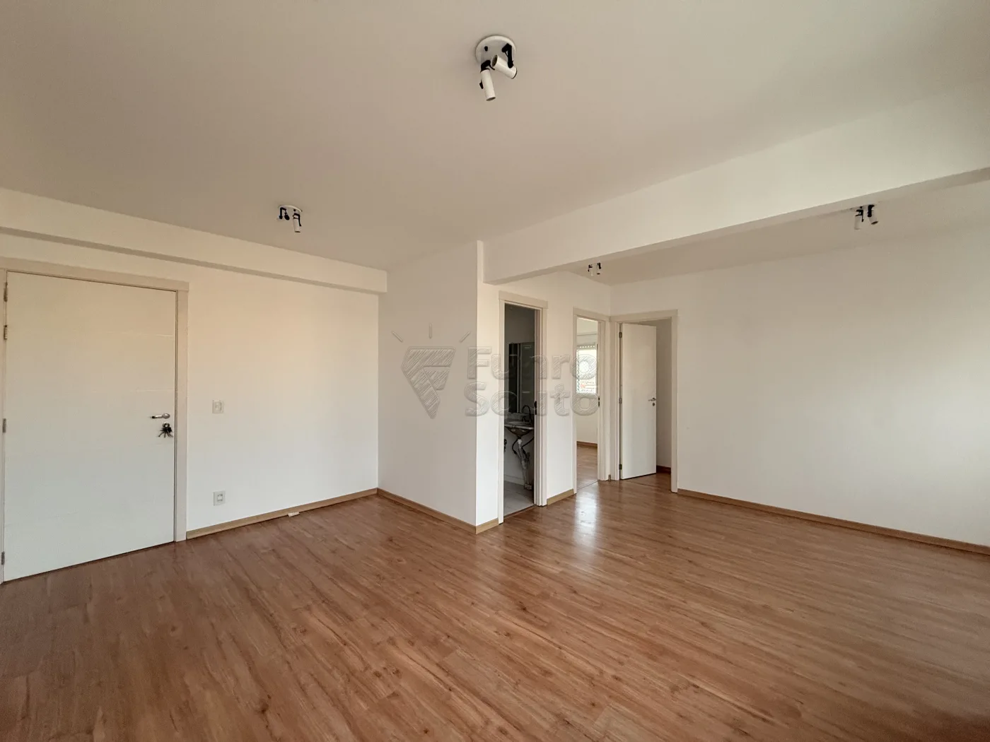 Comprar Apartamento / Padr&atilde;o em Pelotas R$ 360.000,00 - Foto 2
