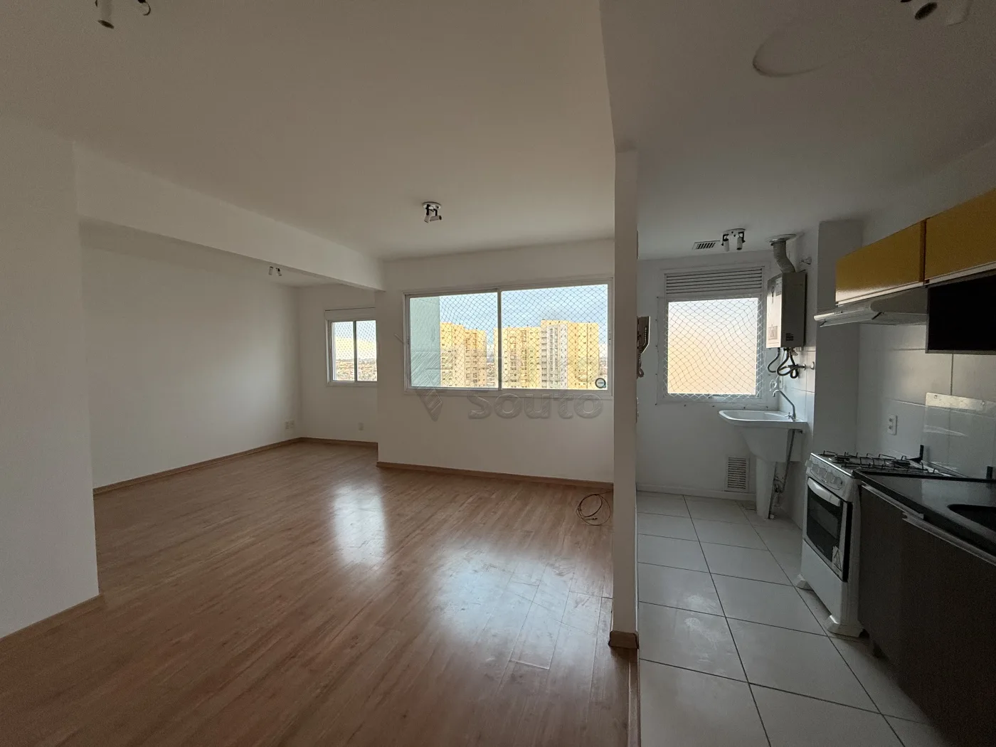 Comprar Apartamento / Padr&atilde;o em Pelotas R$ 360.000,00 - Foto 3