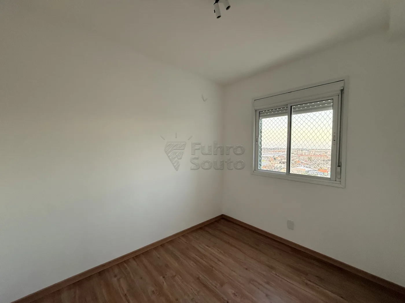 Comprar Apartamento / Padr&atilde;o em Pelotas R$ 360.000,00 - Foto 9