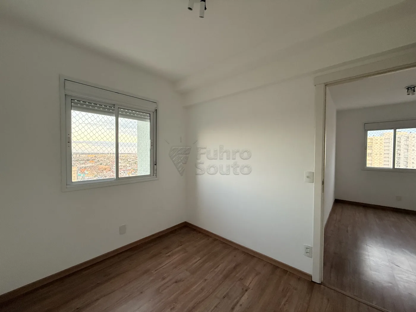 Comprar Apartamento / Padr&atilde;o em Pelotas R$ 360.000,00 - Foto 8