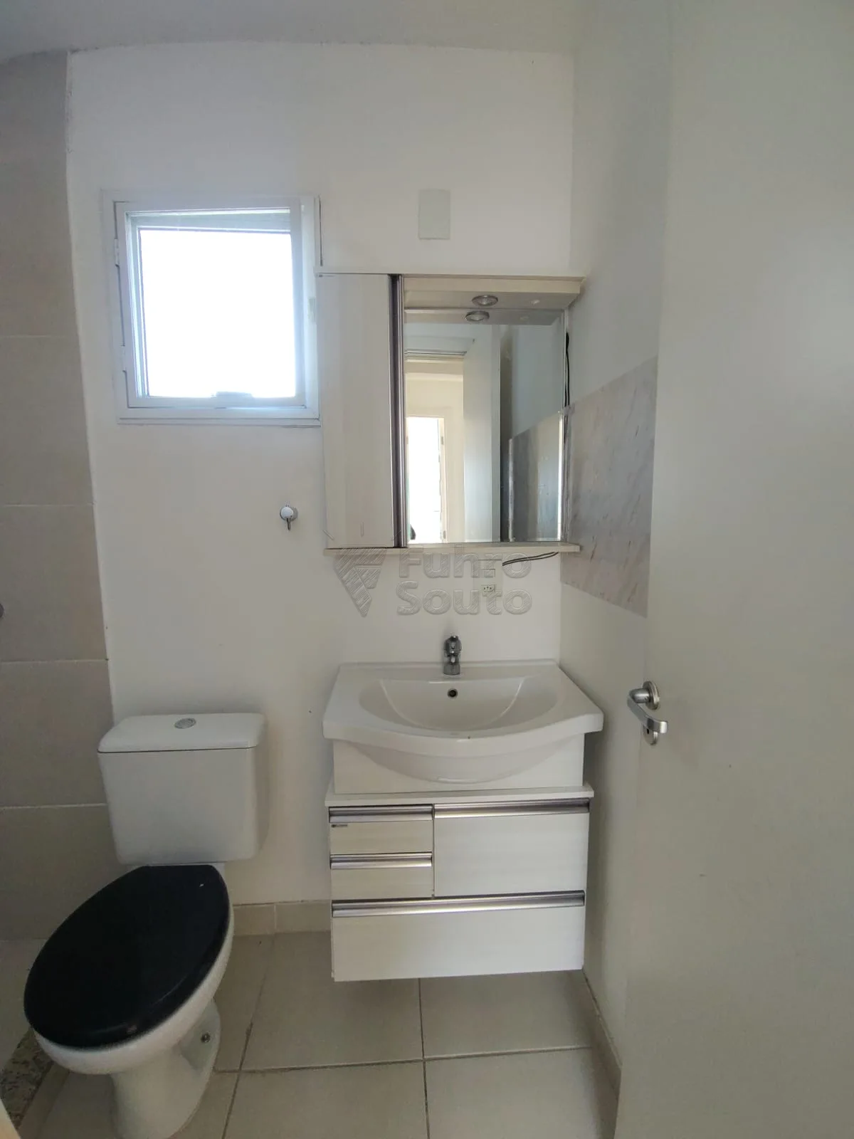 Comprar Casa / Condom&iacute;nio em Pelotas R$ 575.000,00 - Foto 6