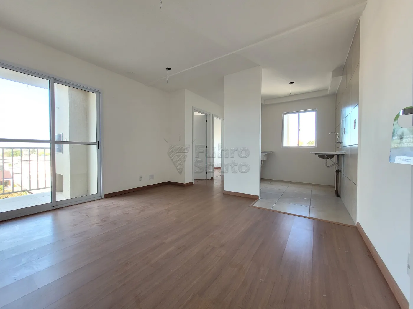 Comprar Apartamento / Padr&atilde;o em Pelotas R$ 250.000,00 - Foto 1
