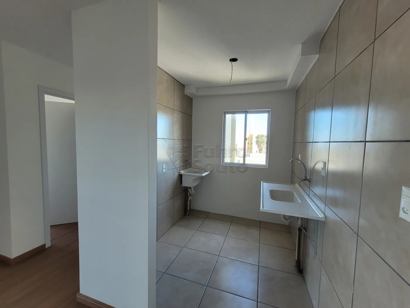 Comprar Apartamento / Padr&atilde;o em Pelotas R$ 250.000,00 - Foto 2