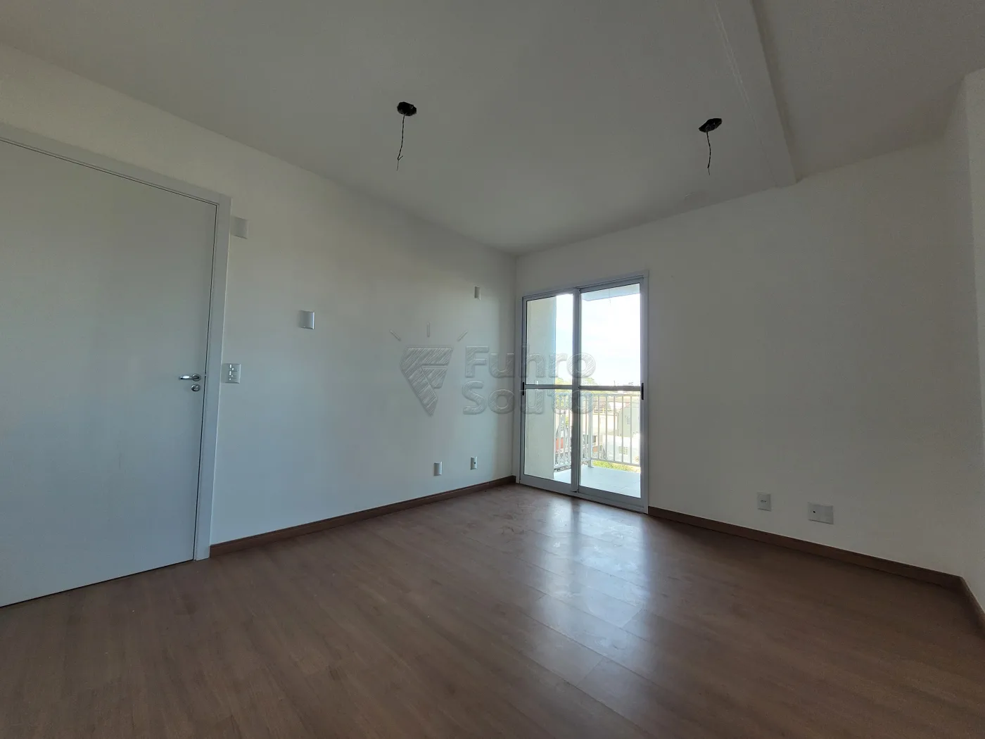 Comprar Apartamento / Padr&atilde;o em Pelotas R$ 250.000,00 - Foto 3