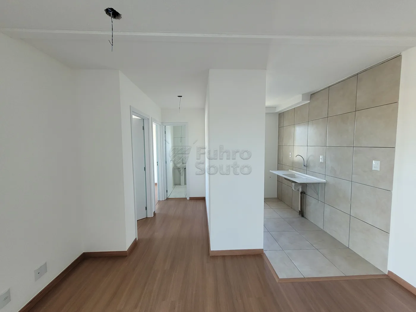 Comprar Apartamento / Padr&atilde;o em Pelotas R$ 250.000,00 - Foto 4
