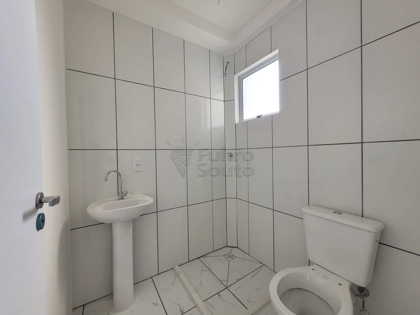 Comprar Apartamento / Padr&atilde;o em Pelotas R$ 250.000,00 - Foto 9