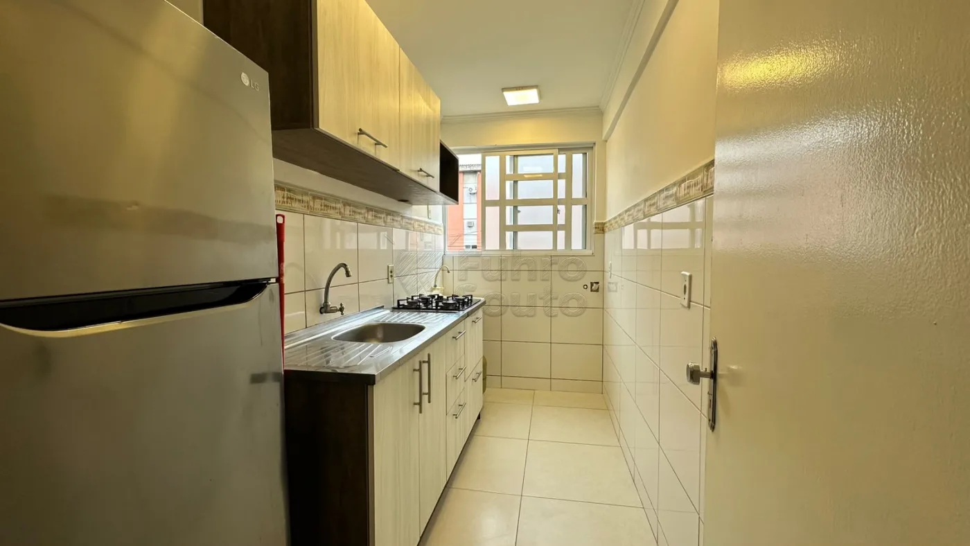 Comprar Apartamento / Padr&atilde;o em Pelotas R$ 165.000,00 - Foto 6