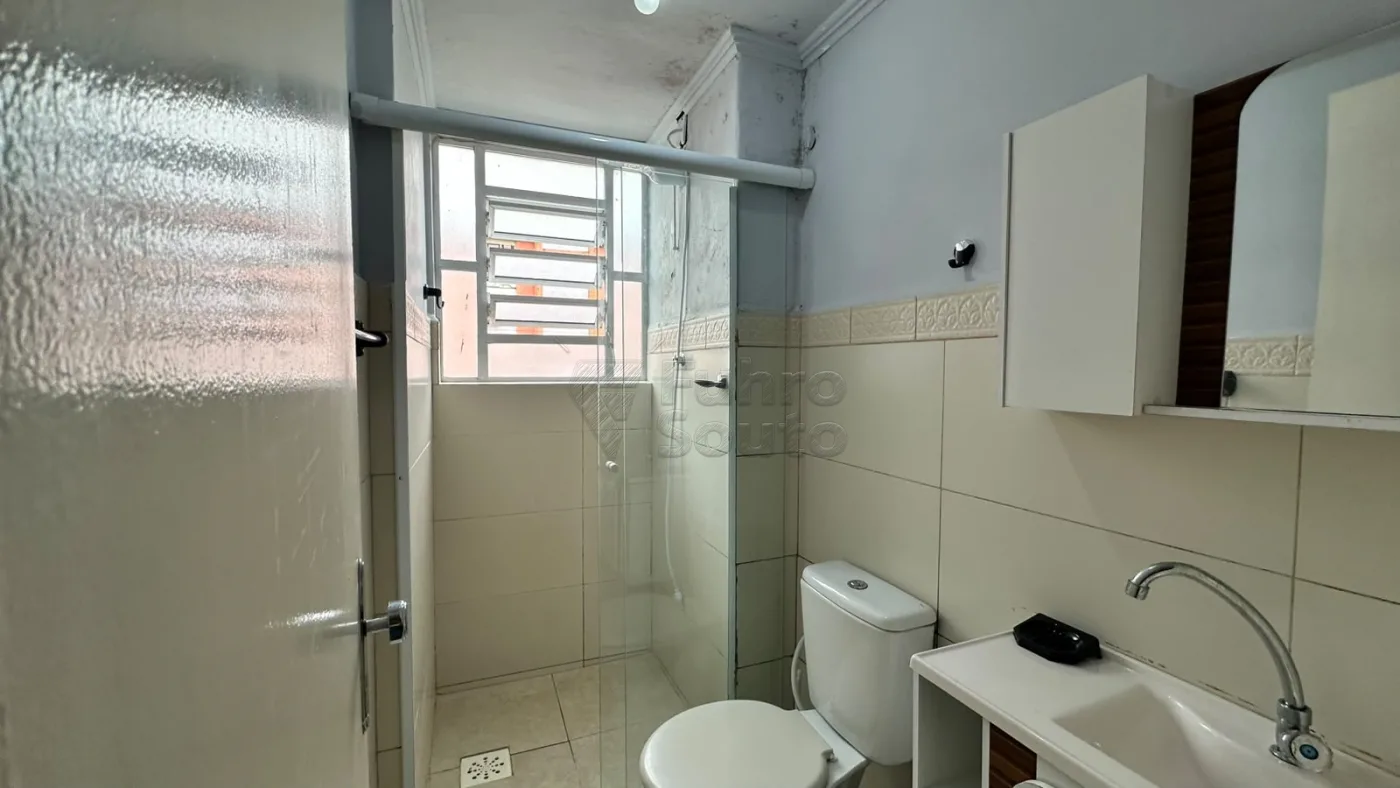 Comprar Apartamento / Padr&atilde;o em Pelotas R$ 165.000,00 - Foto 7