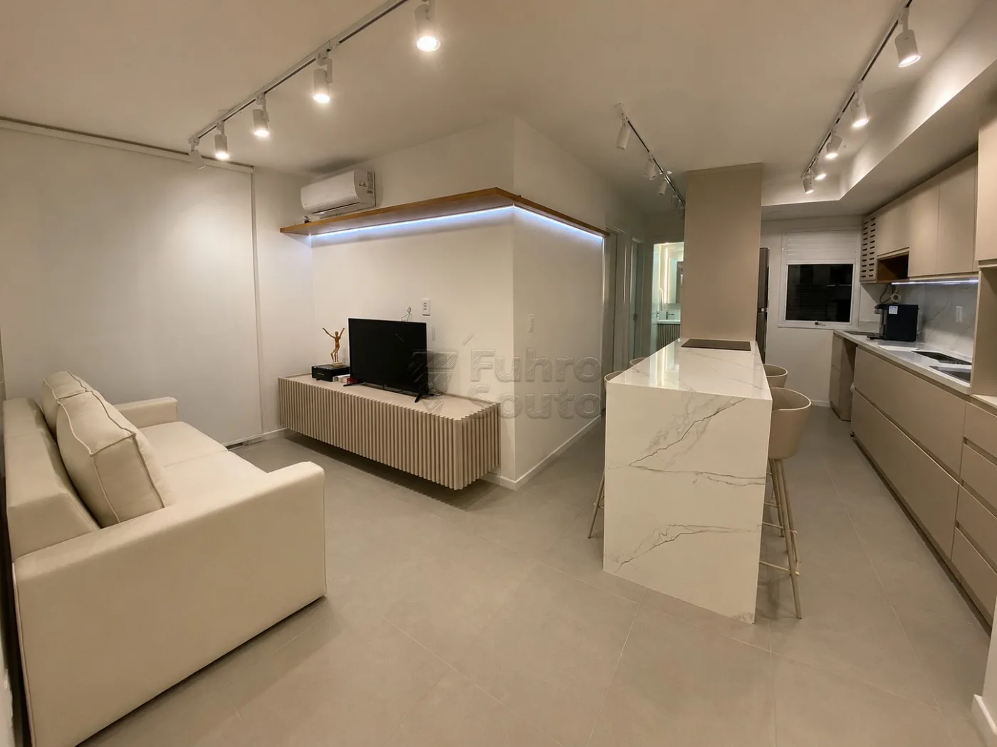 Comprar Apartamento / Padr&atilde;o em Pelotas R$ 350.000,00 - Foto 1
