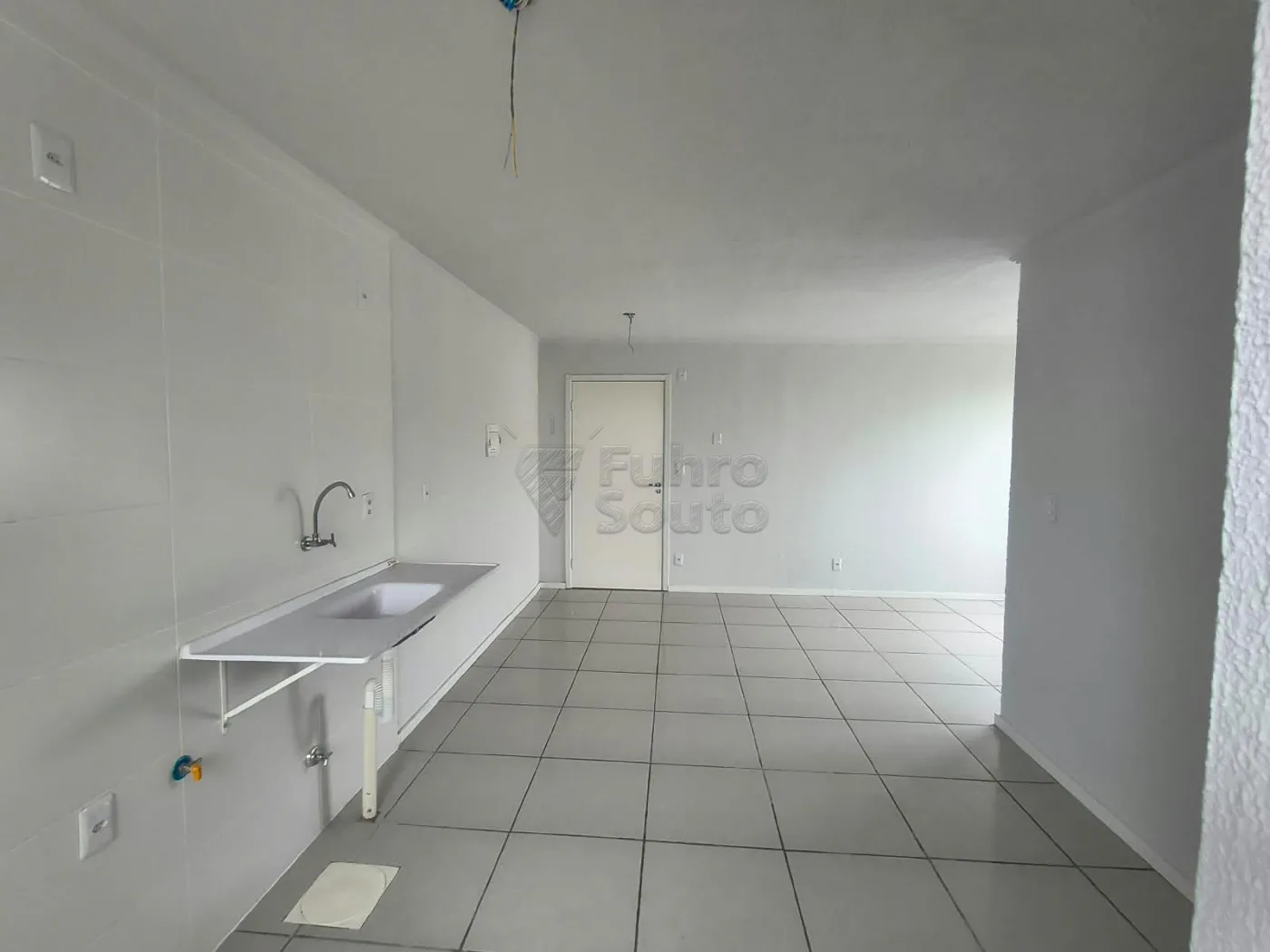 Comprar Apartamento / Padr&atilde;o em Pelotas R$ 135.000,00 - Foto 2