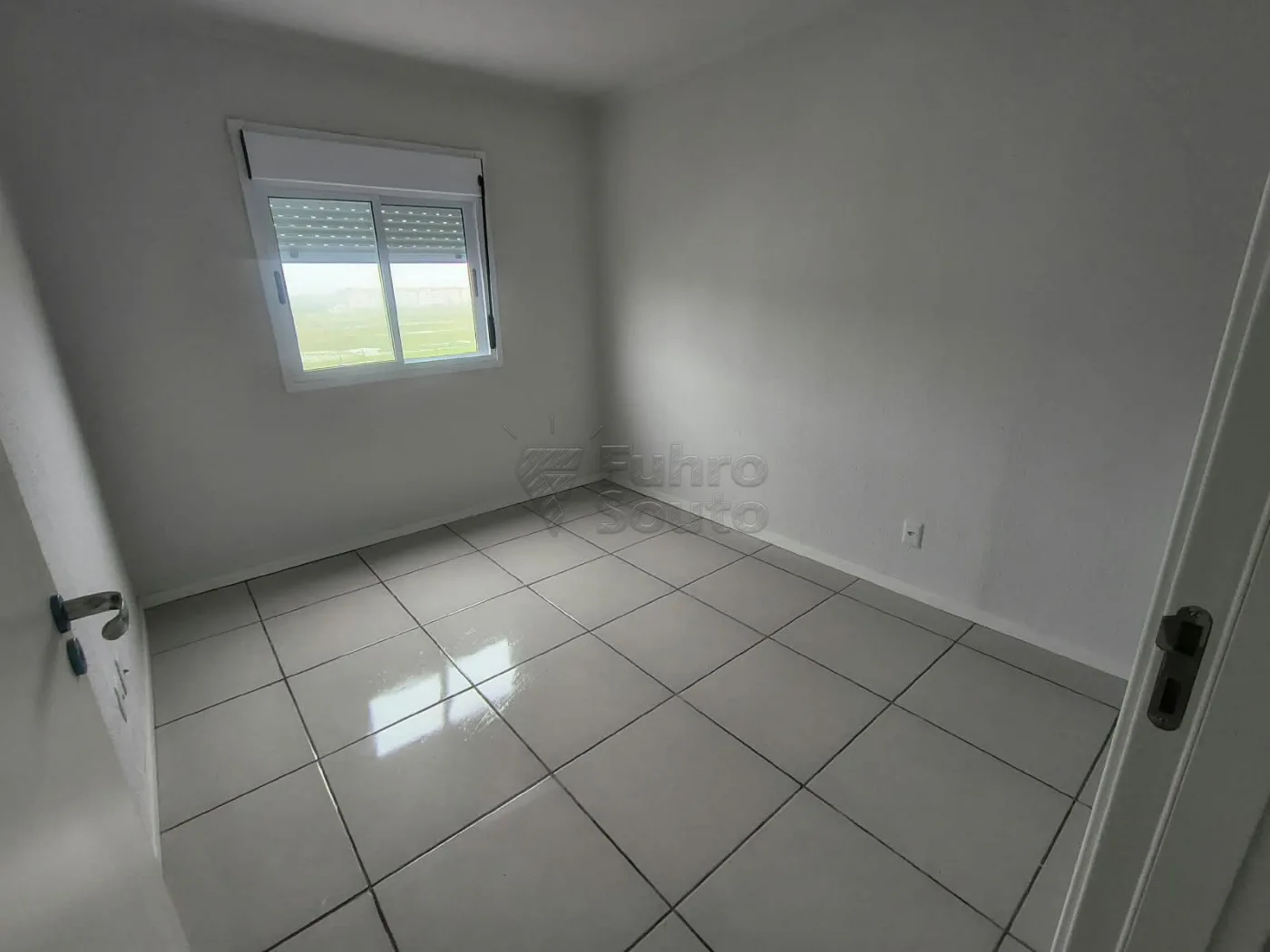 Comprar Apartamento / Padr&atilde;o em Pelotas R$ 135.000,00 - Foto 4