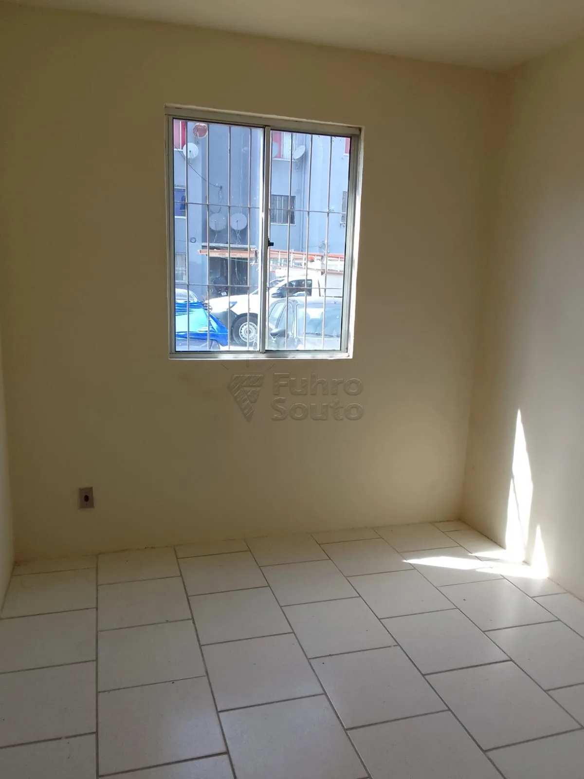 Comprar Apartamento / Padr&atilde;o em Pelotas R$ 110.000,00 - Foto 2