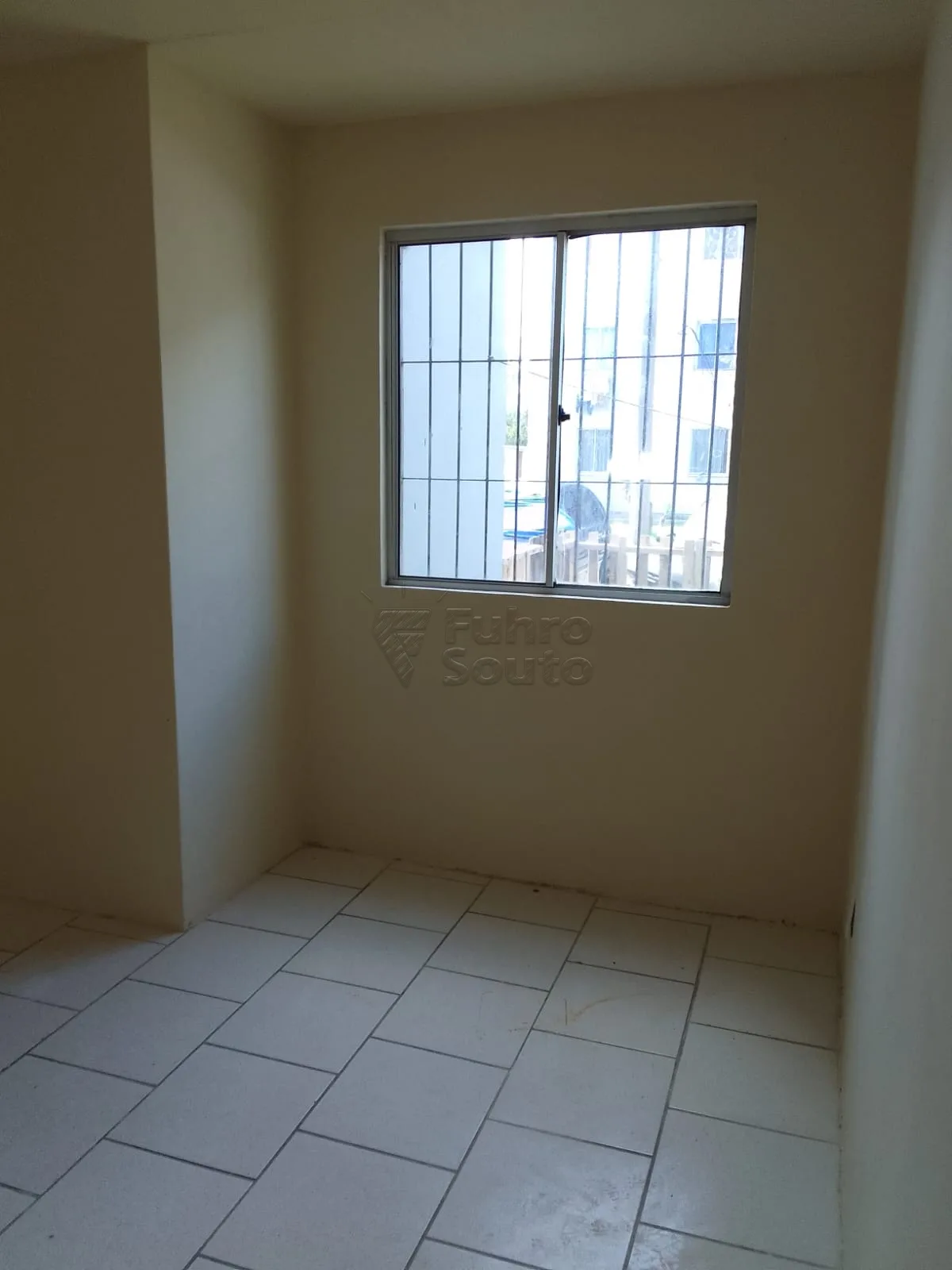 Comprar Apartamento / Padr&atilde;o em Pelotas R$ 110.000,00 - Foto 3