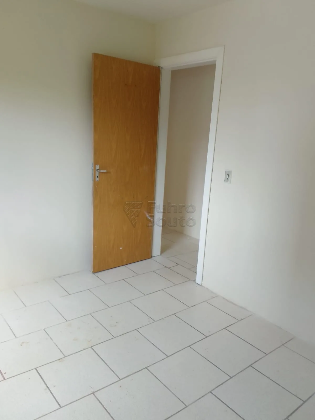 Comprar Apartamento / Padr&atilde;o em Pelotas R$ 110.000,00 - Foto 4