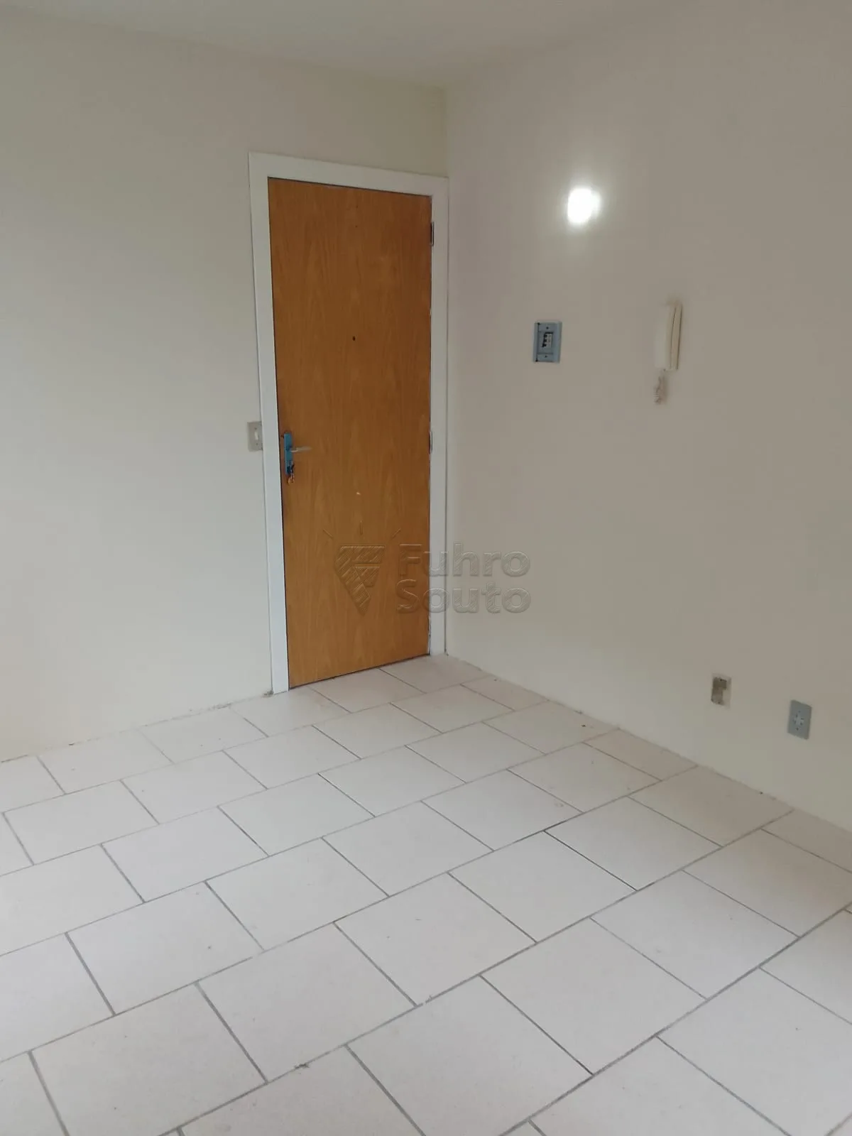 Comprar Apartamento / Padr&atilde;o em Pelotas R$ 110.000,00 - Foto 6