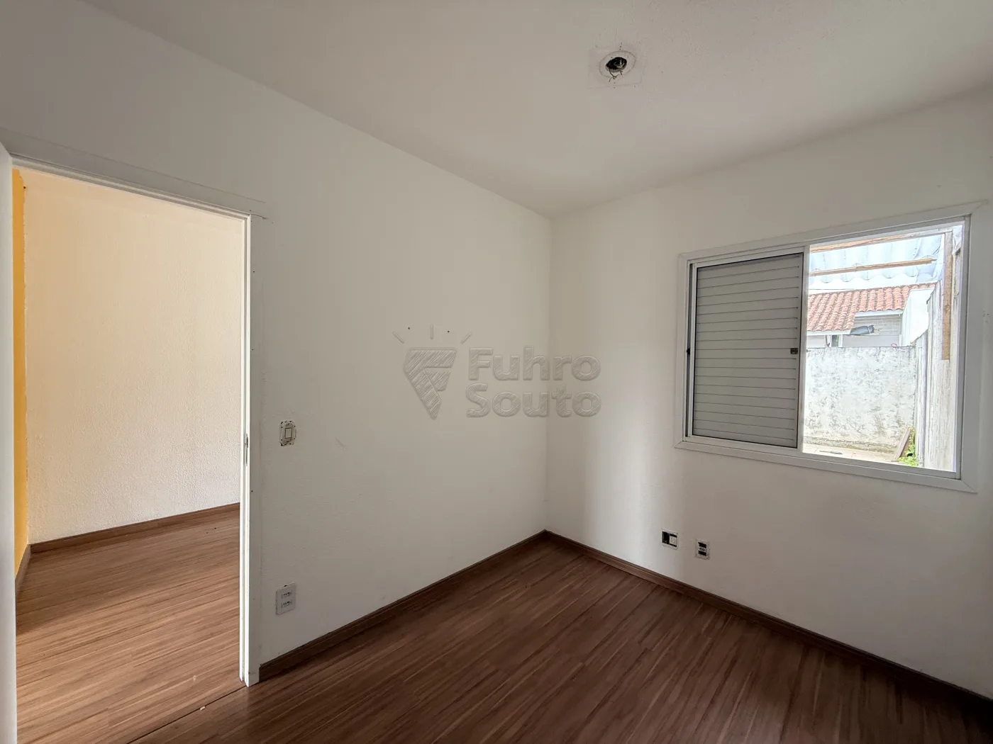 Comprar Casa / Padr&atilde;o em Pelotas R$ 220.000,00 - Foto 1