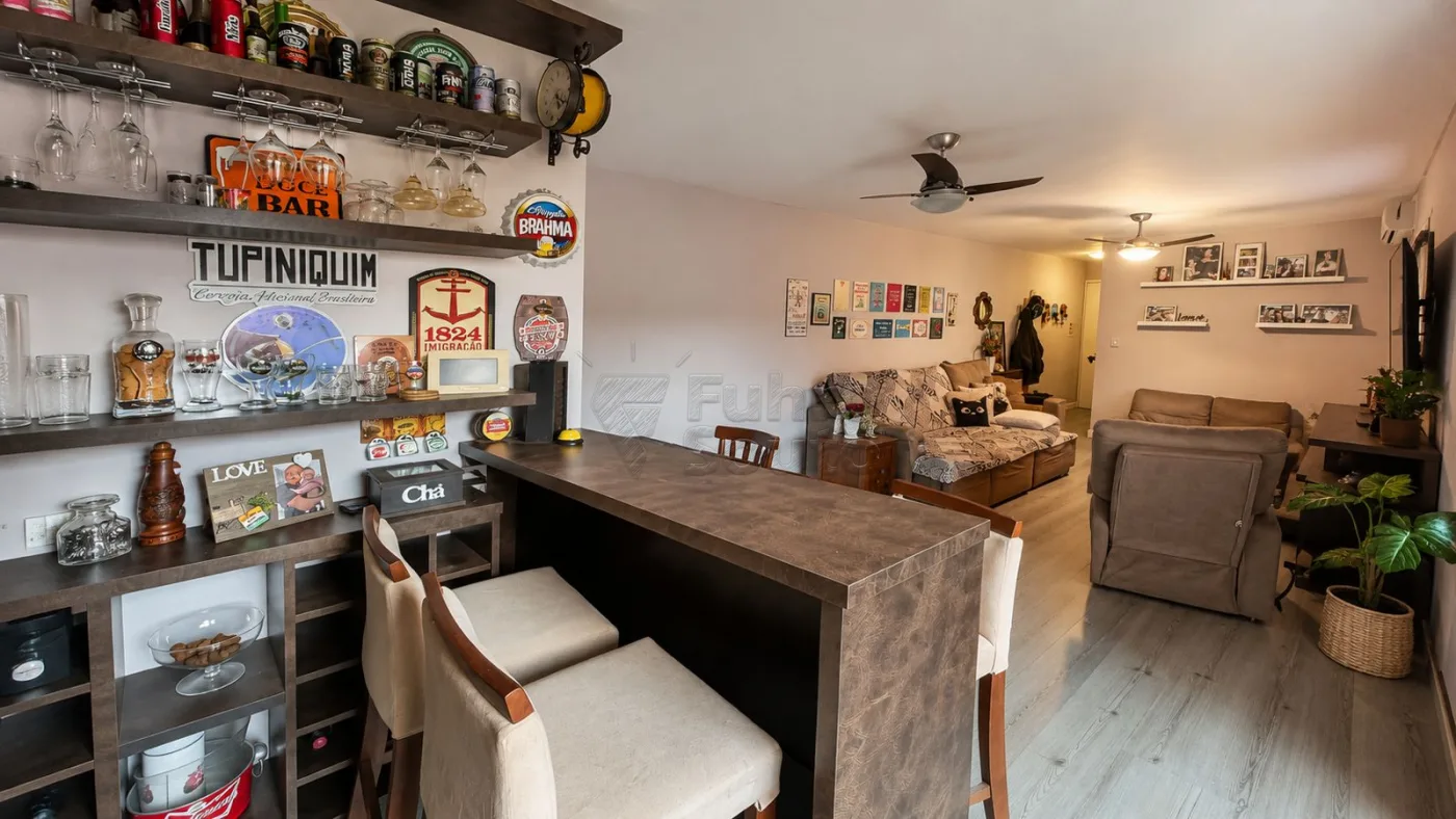 Comprar Apartamento / Padr&atilde;o em Pelotas R$ 375.000,00 - Foto 3