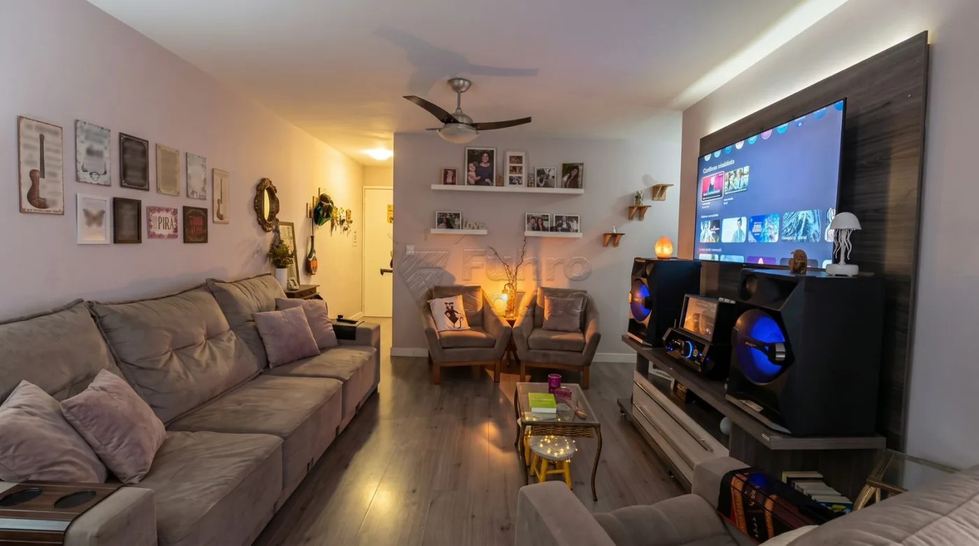 Comprar Apartamento / Padr&atilde;o em Pelotas R$ 375.000,00 - Foto 2