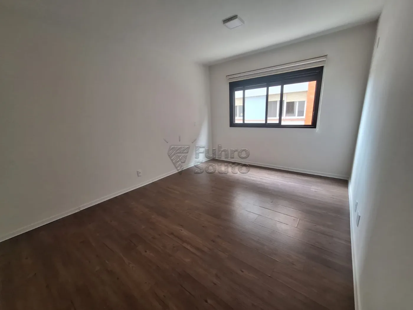 Comprar Apartamento / Padr&atilde;o em Pelotas R$ 510.000,00 - Foto 3