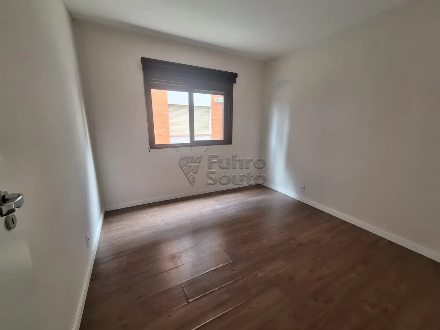 Comprar Apartamento / Padr&atilde;o em Pelotas R$ 510.000,00 - Foto 4