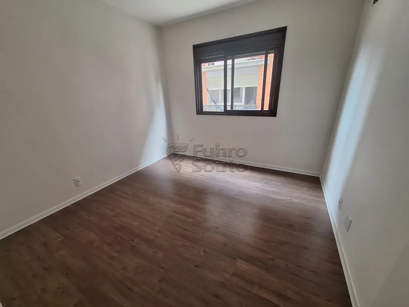 Comprar Apartamento / Padr&atilde;o em Pelotas R$ 510.000,00 - Foto 5