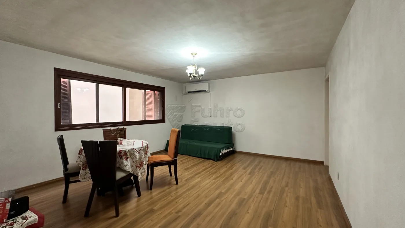 Comprar Apartamento / Padr&atilde;o em Pelotas R$ 330.000,00 - Foto 1