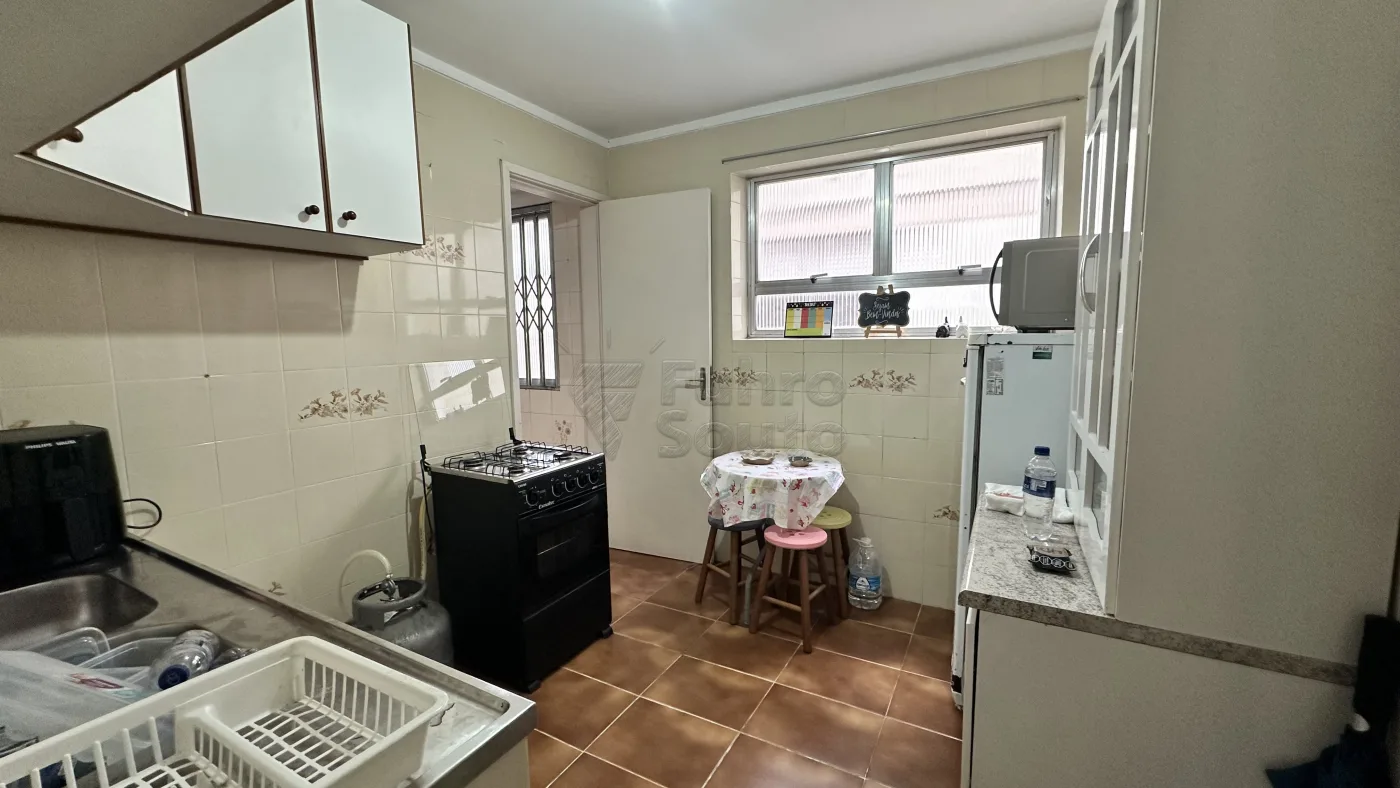 Comprar Apartamento / Padr&atilde;o em Pelotas R$ 330.000,00 - Foto 3