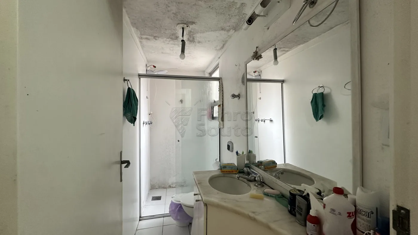 Comprar Apartamento / Padr&atilde;o em Pelotas R$ 330.000,00 - Foto 8
