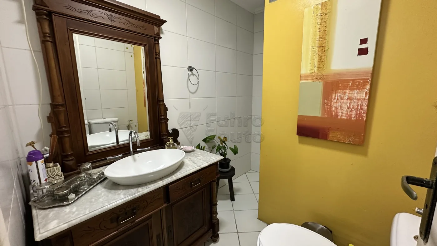 Comprar Casa / Padr&atilde;o em Pelotas R$ 990.000,00 - Foto 4