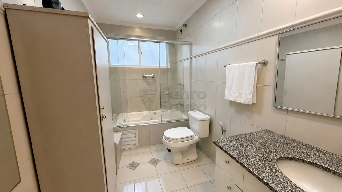 Comprar Casa / Padr&atilde;o em Pelotas R$ 990.000,00 - Foto 12