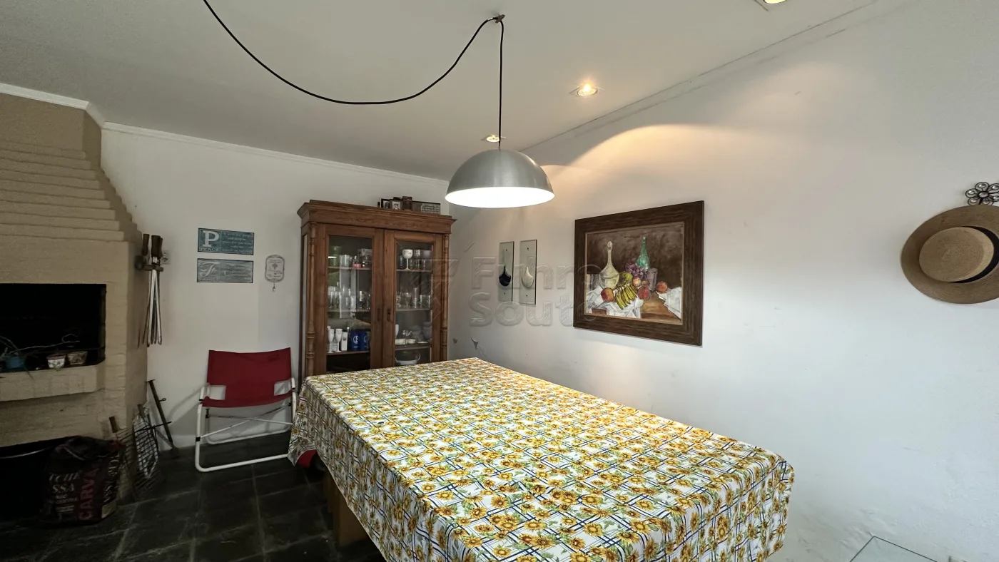 Comprar Casa / Padr&atilde;o em Pelotas R$ 990.000,00 - Foto 13