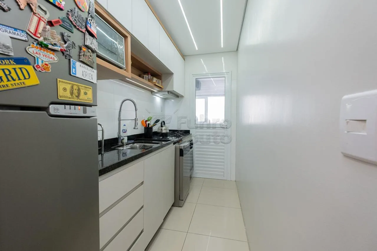 Comprar Apartamento / Padr&atilde;o em Pelotas R$ 520.000,00 - Foto 4