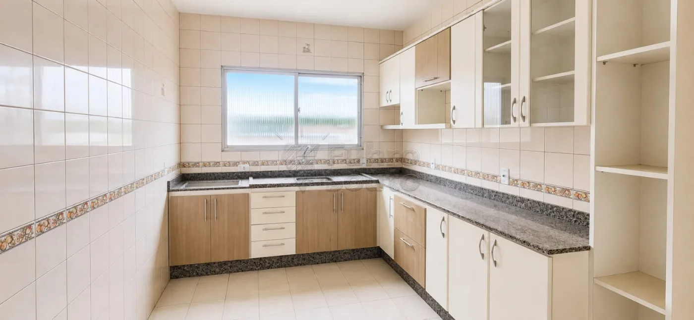 Comprar Casa / Padr&atilde;o em Pelotas R$ 450.000,00 - Foto 4