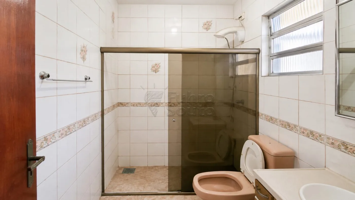 Comprar Casa / Padr&atilde;o em Pelotas R$ 450.000,00 - Foto 8
