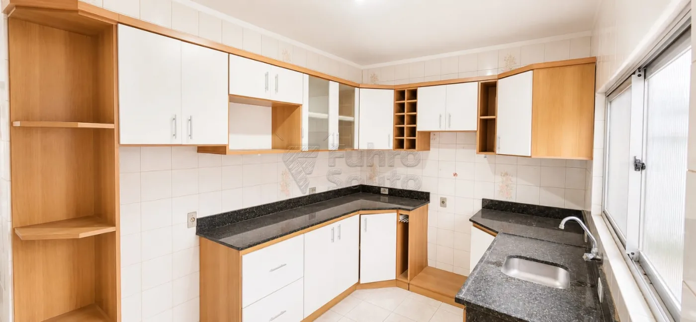 Comprar Casa / Padr&atilde;o em Pelotas R$ 450.000,00 - Foto 10