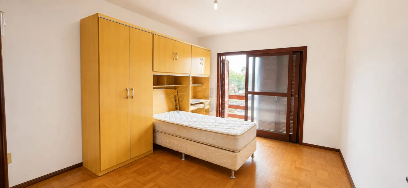 Comprar Casa / Padr&atilde;o em Pelotas R$ 450.000,00 - Foto 11