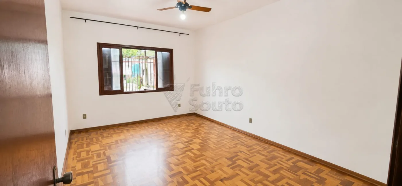 Comprar Casa / Padr&atilde;o em Pelotas R$ 450.000,00 - Foto 12