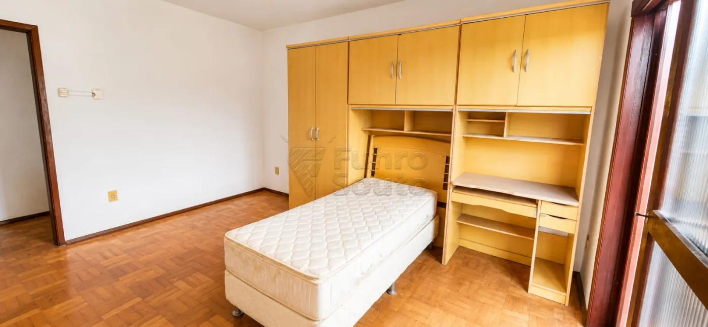 Comprar Casa / Padr&atilde;o em Pelotas R$ 450.000,00 - Foto 13