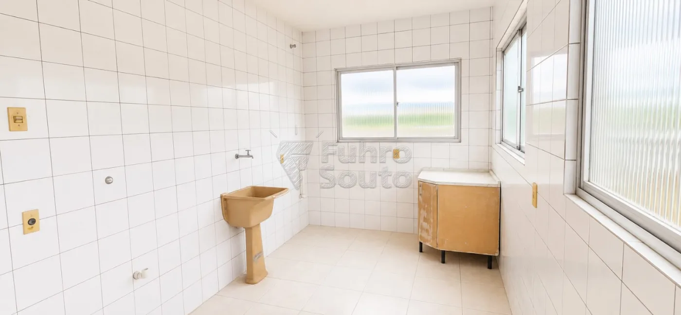 Comprar Casa / Padr&atilde;o em Pelotas R$ 450.000,00 - Foto 14