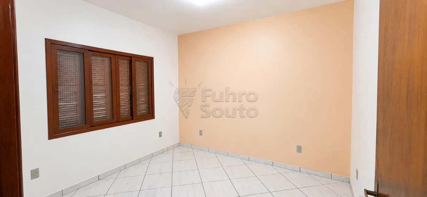 Comprar Casa / Padr&atilde;o em Pelotas R$ 450.000,00 - Foto 17