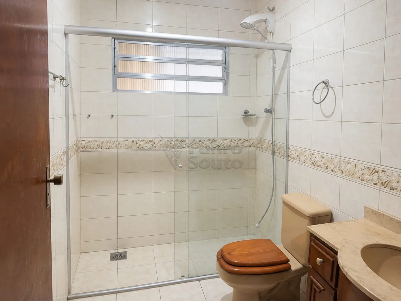 Comprar Casa / Padr&atilde;o em Pelotas R$ 450.000,00 - Foto 18