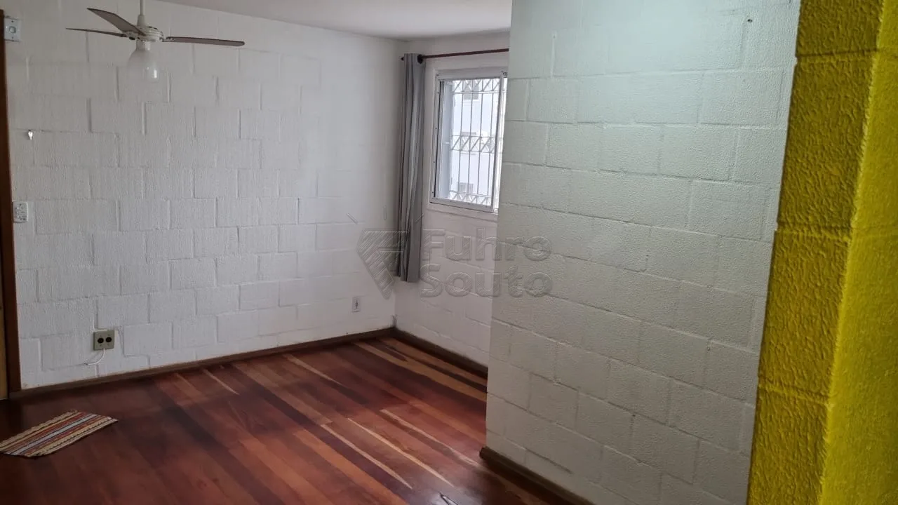 Comprar Apartamento / Padr&atilde;o em Pelotas R$ 125.000,00 - Foto 3