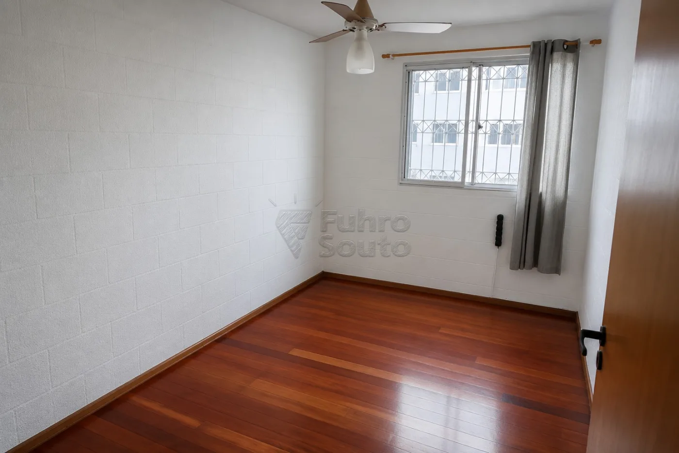 Comprar Apartamento / Padr&atilde;o em Pelotas R$ 125.000,00 - Foto 4