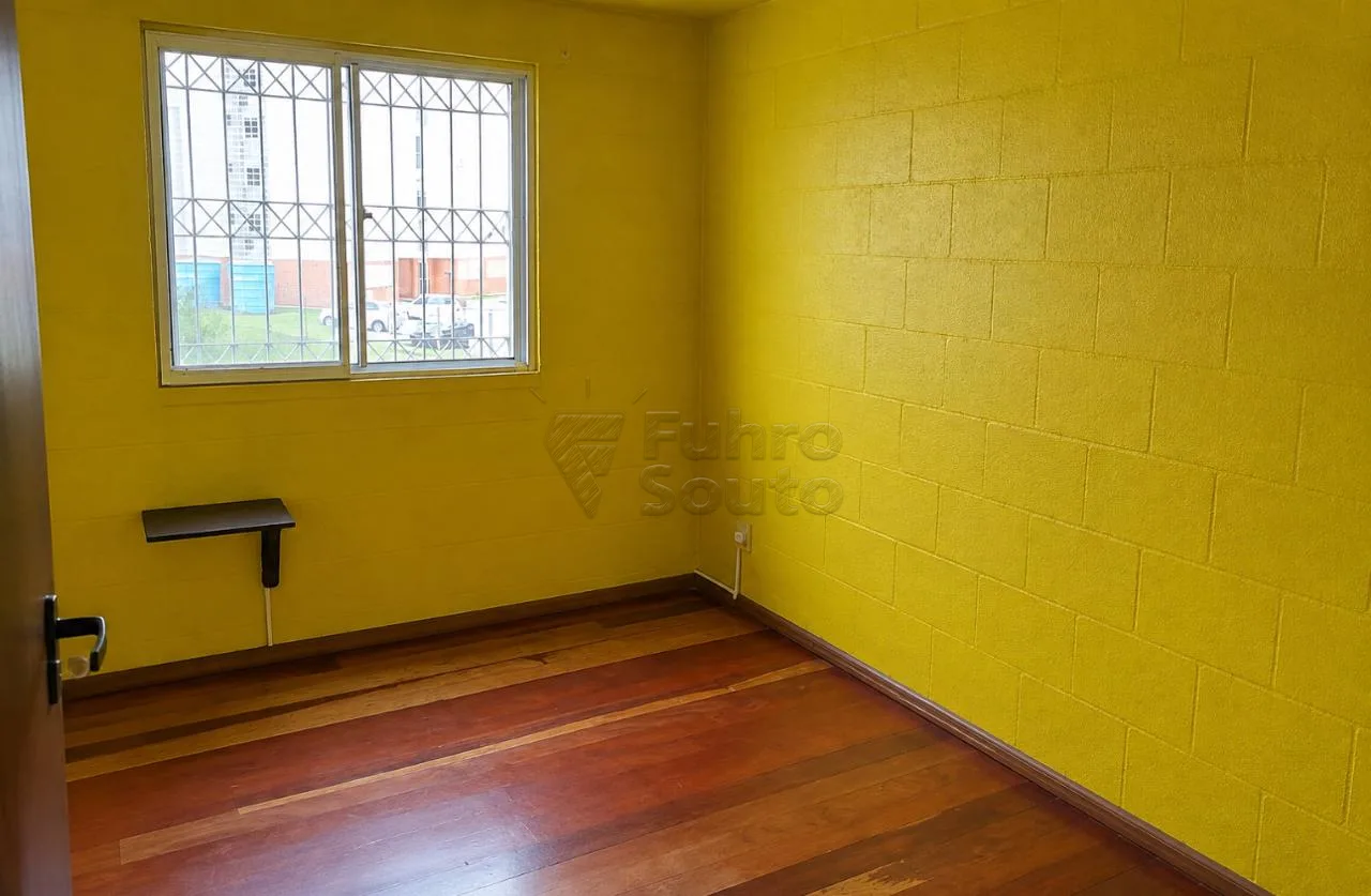 Comprar Apartamento / Padr&atilde;o em Pelotas R$ 125.000,00 - Foto 5