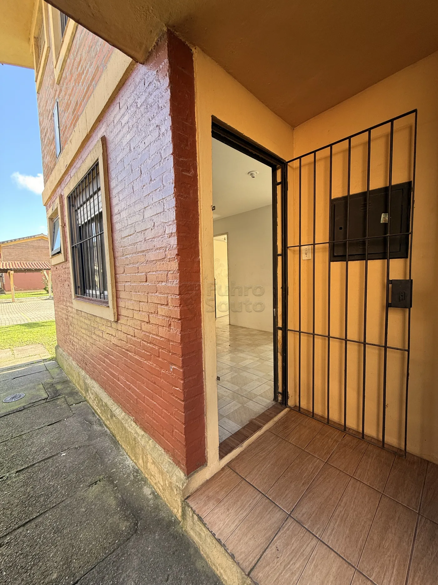 Comprar Apartamento / Padr&atilde;o em Pelotas R$ 127.200,00 - Foto 1