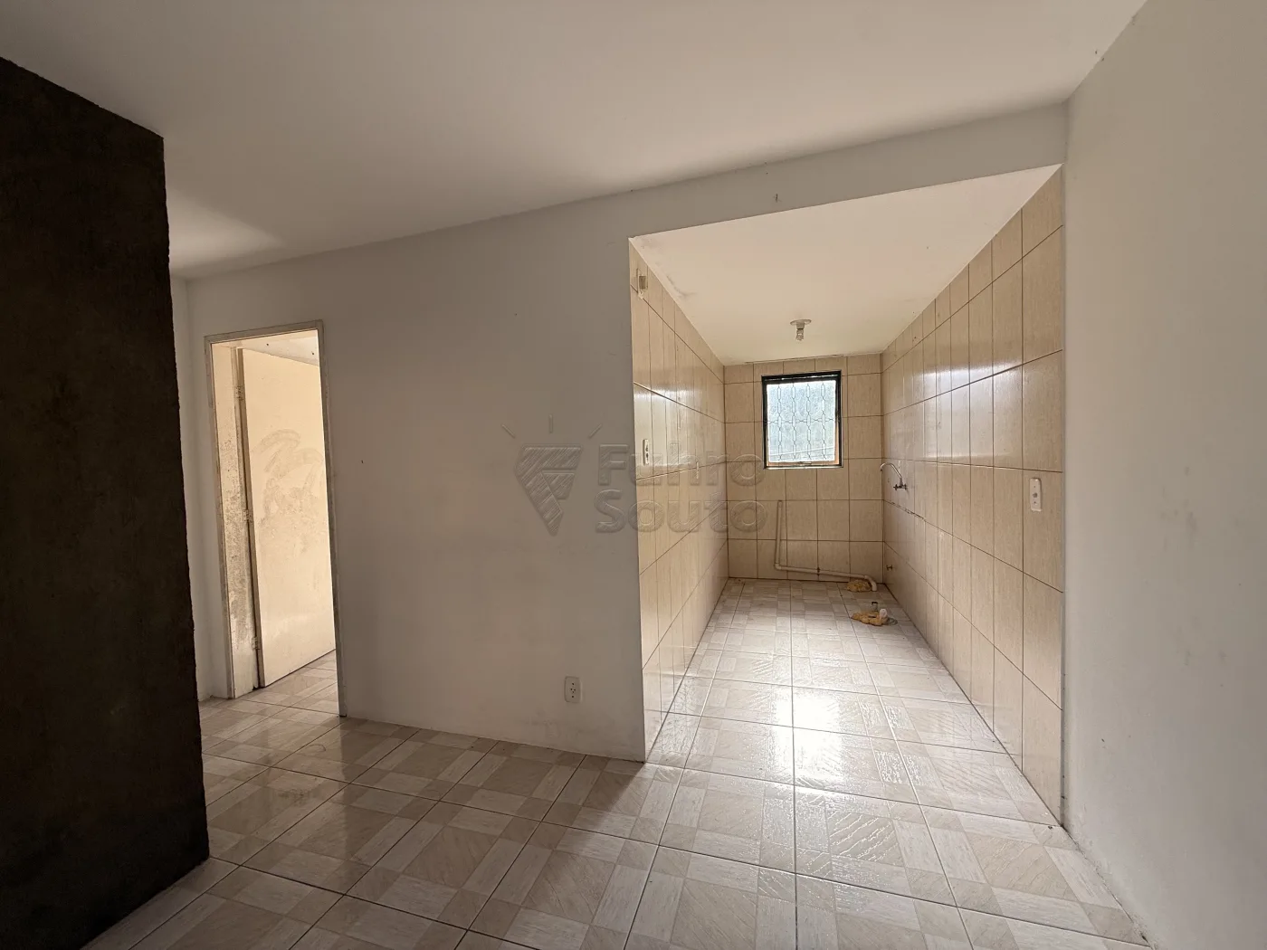 Comprar Apartamento / Padr&atilde;o em Pelotas R$ 127.200,00 - Foto 2